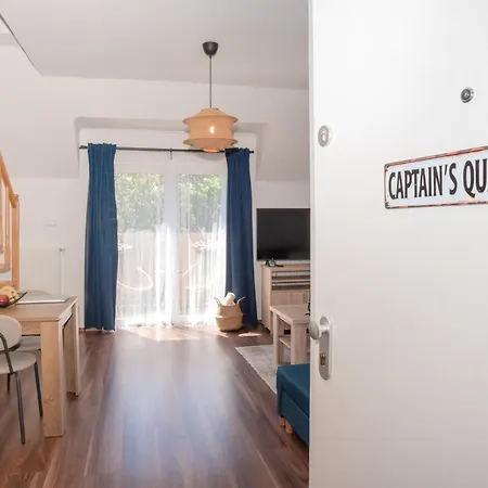 Captain's Quarters - With Terrace And Parking Near Balaton Apartment