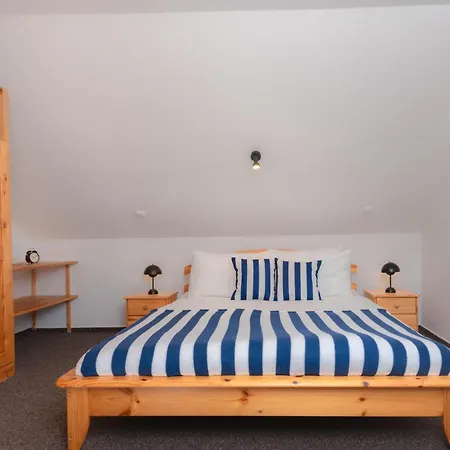 Captain's Quarters - With Terrace And Parking Near Balaton Apartman Keszthely