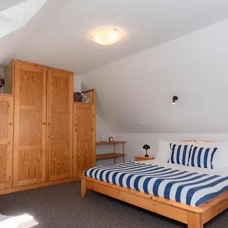 Captain's Quarters - With Terrace And Parking Near Balaton Apartman
